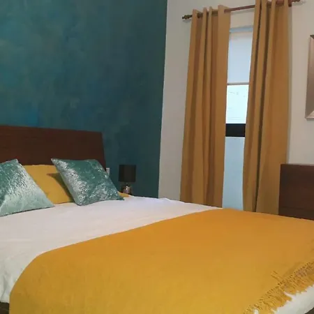 Holiday Lodging - 3 Bedroom - *