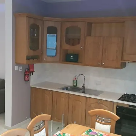 Holiday Lodging - 3 Bedroom - 公寓 *