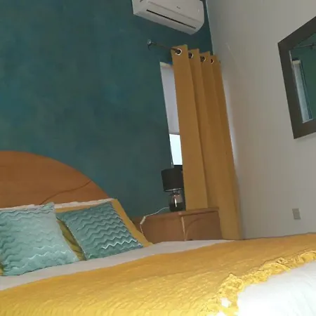 Holiday Lodging - 3 Bedroom - *