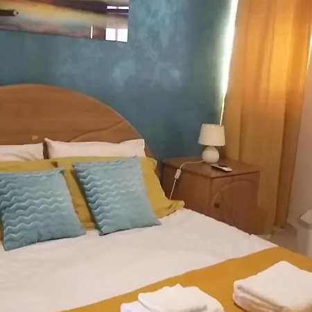 Holiday Lodging - 3 Bedroom -