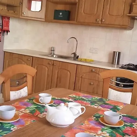 Holiday Lodging - 3 Bedroom - Сент-Полс-Бей
